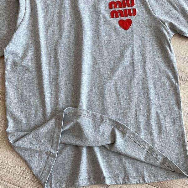 ギフトに最適♪ミュウミュウ 半袖 Tシャツ コピーグレー myp42626